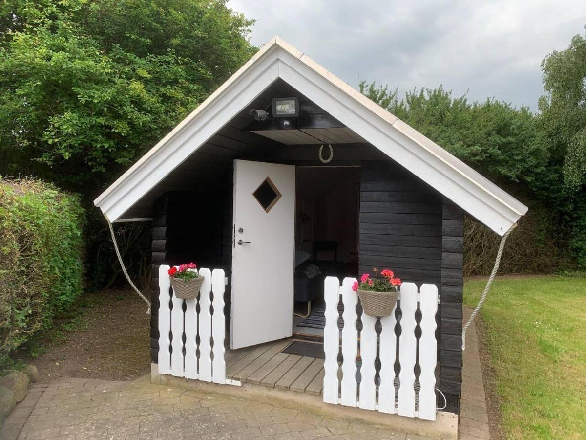Stunning Romantik Cabin Close To Baltic Sea Villa Idestrup Exteriör bild
