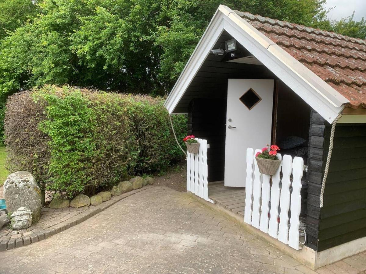 Stunning Romantik Cabin Close To Baltic Sea Villa Idestrup Exteriör bild