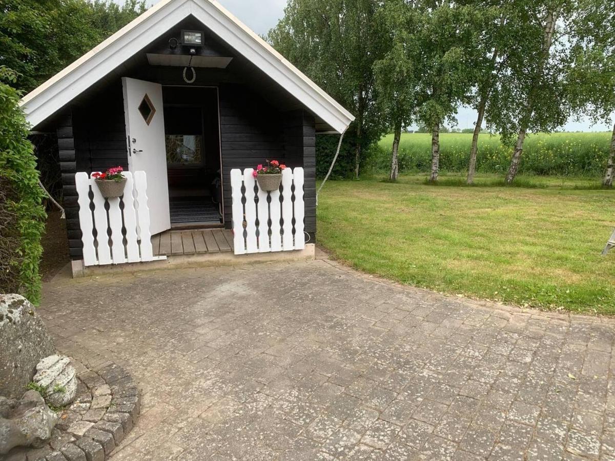 Stunning Romantik Cabin Close To Baltic Sea Villa Idestrup Exteriör bild